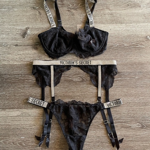 Victoria's Secret Black Lace Bra and Garter Set - Picture 3 of 10